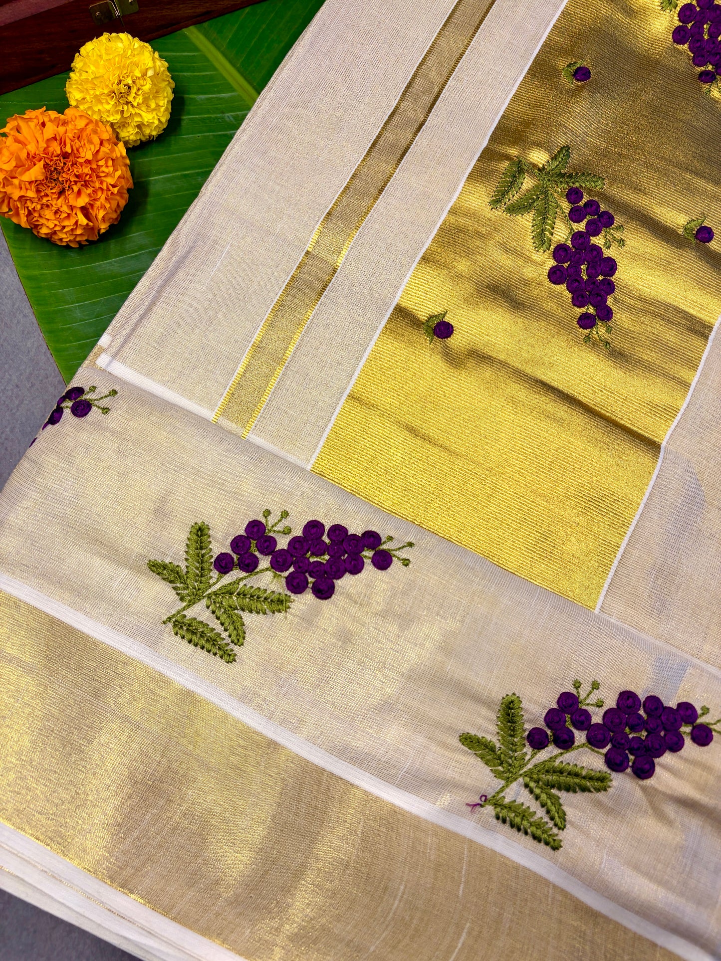 Flower Embroidery Tissue Kasavu Saree MJ148