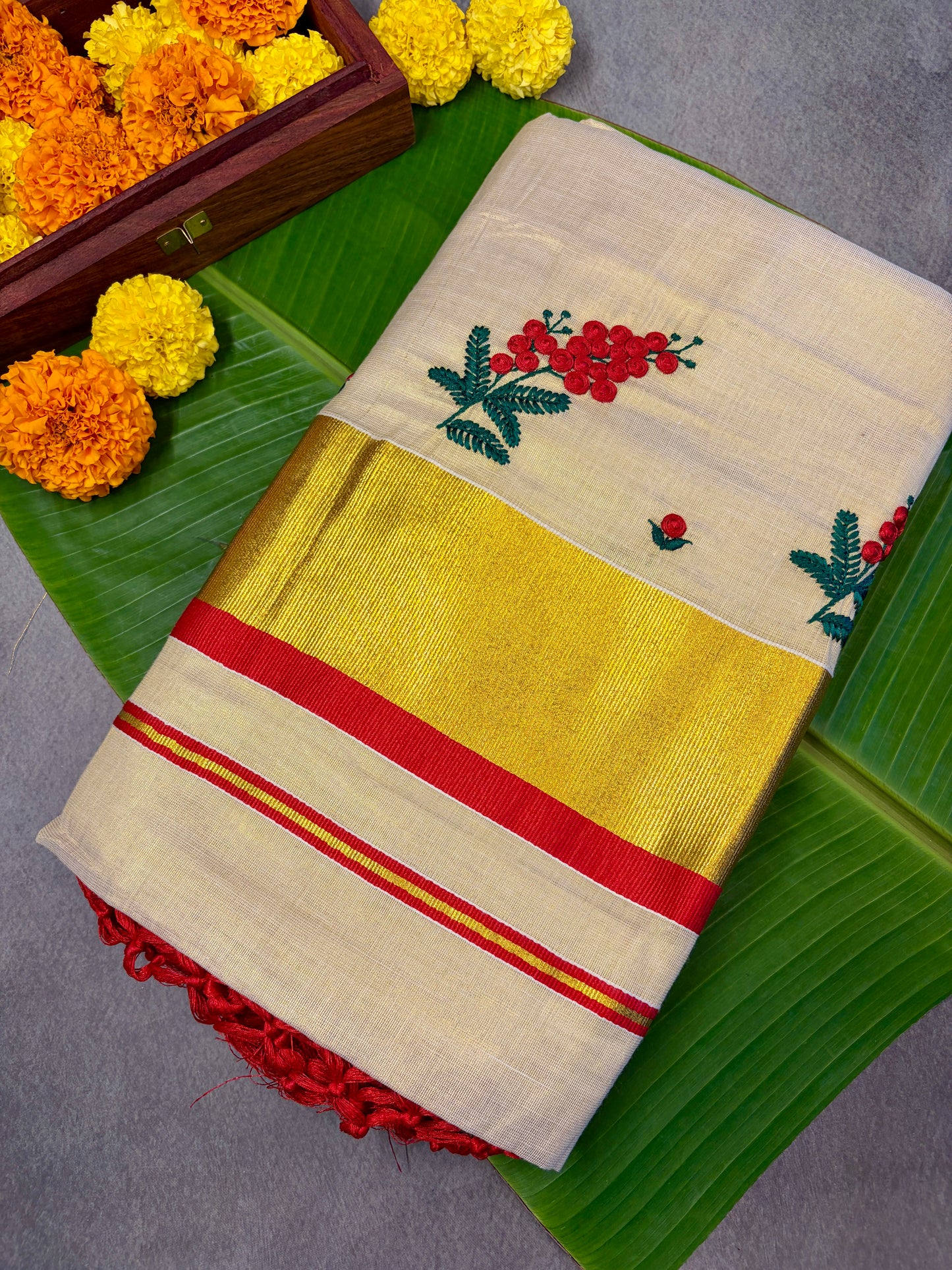 Flower Embroidery Tissue Kasavu Saree MJ148
