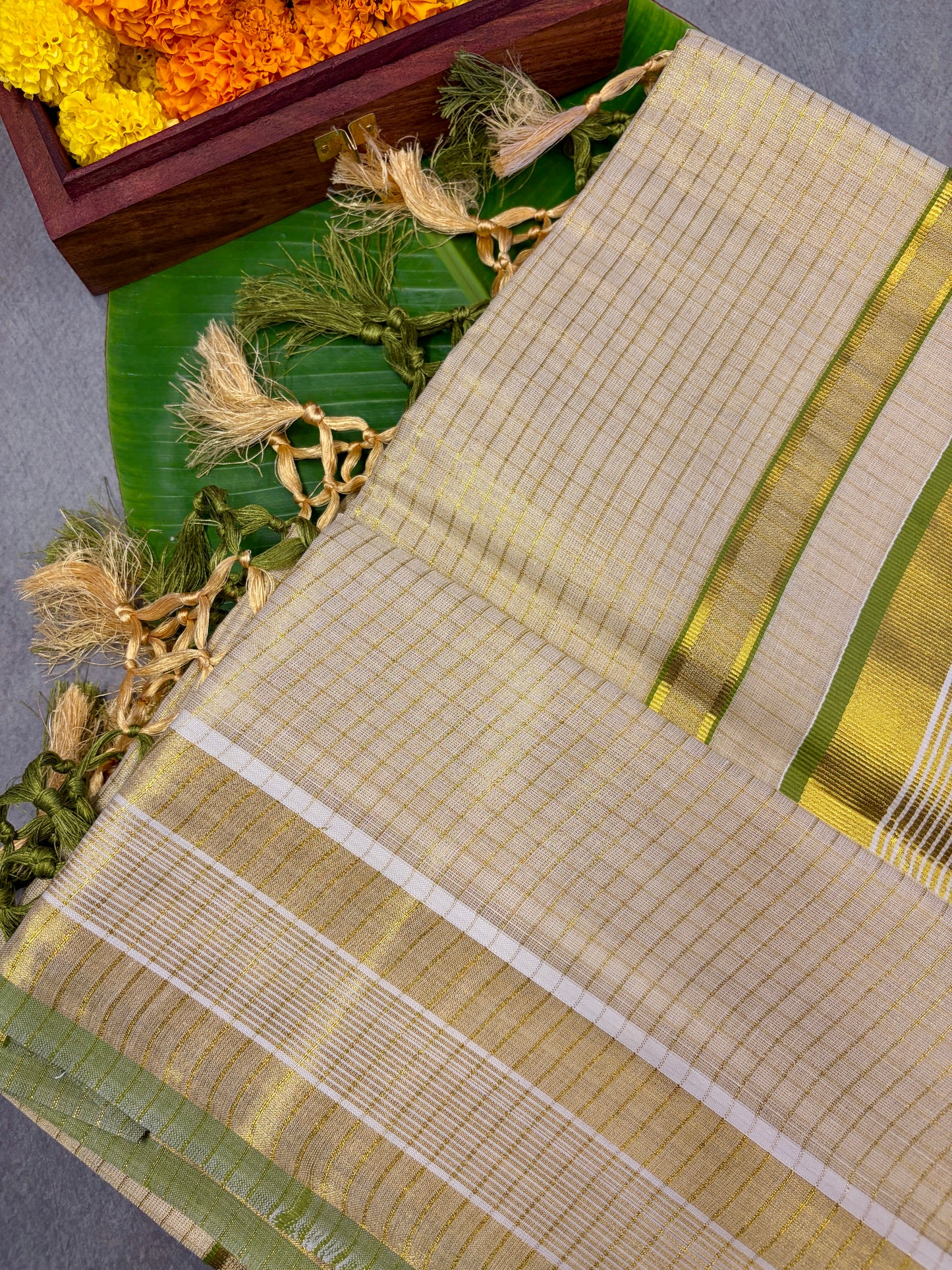 Traditional Pea Green Tiny Checks Balaramapuram Kasavu Saree MJ145