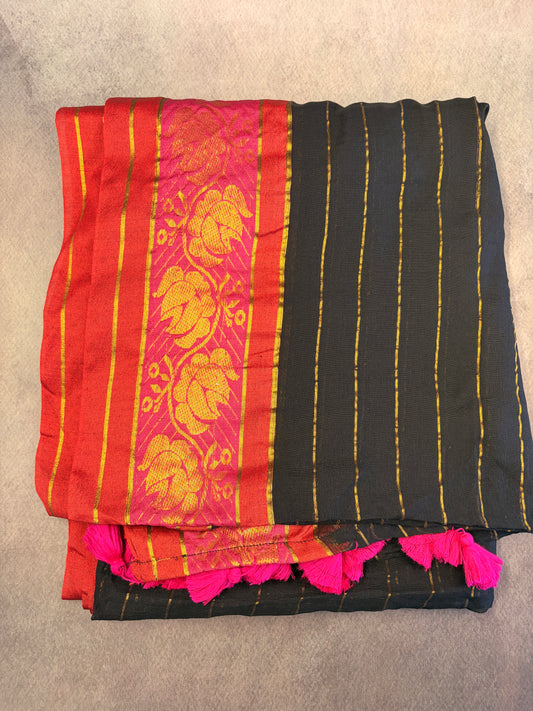 Black Mul Cotton Saree with Pink and Red Floral Zari Border & Handmade Tassels MJ151