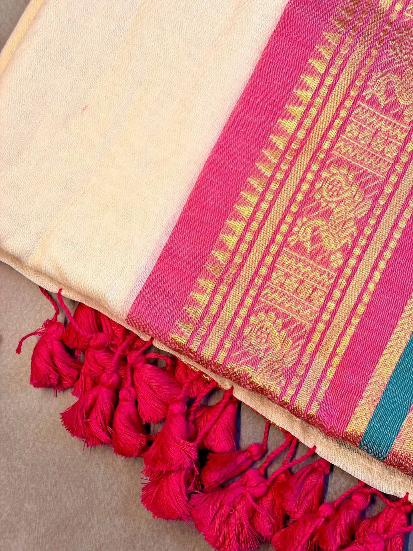 120 Count Mul Cotton Kerala Kasavu Saree with Pink Peacock Zari Border MJ161