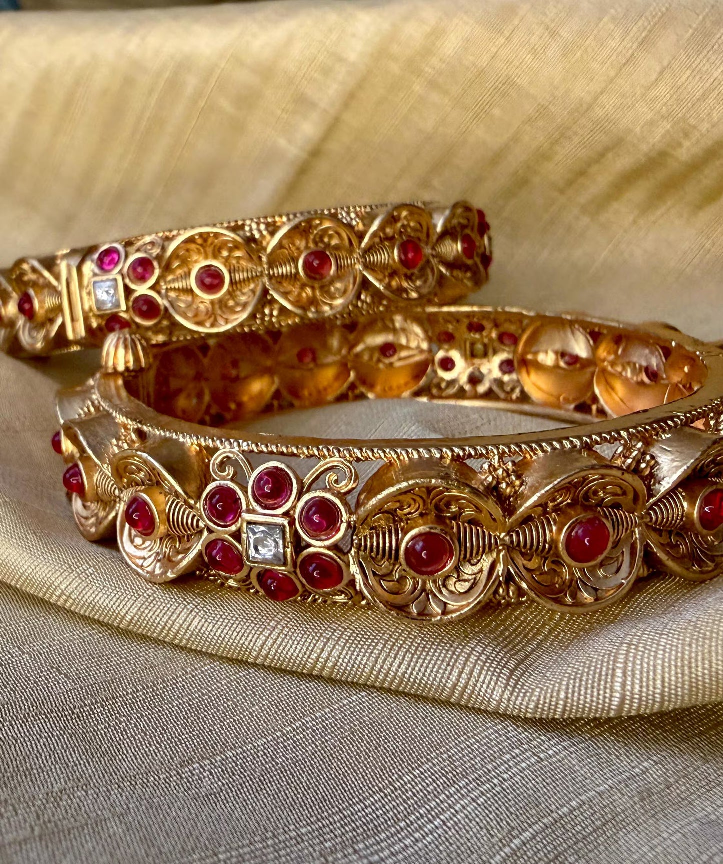 Antique gold kemp bangles with ruby stone detailing and hinged clasp, perfect for South Indian weddings and festive celebrations.